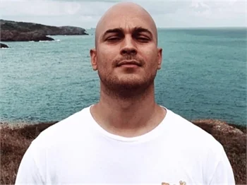 Çağatay Ulusoy kel oldu!