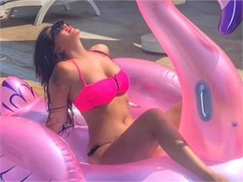 Ebru Polat'tan yaz pozları!