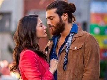 Demet Özdemir ve Can Yaman takipçilerini kızdırdı!
