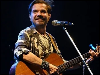 Beren Saat, Kenan Doğulu'nun konserine...