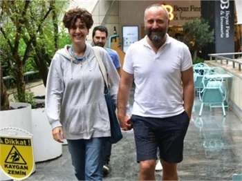 Bergüzar Korel'in bebeğinin cinsiyeti sürpriz olacak!
