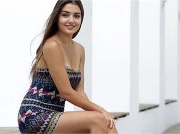 Hande Erçel kafa karıştırdı: Aramızda birşey yok!