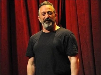 Cem Yılmaz'dan o iddialara esprili yanıt!