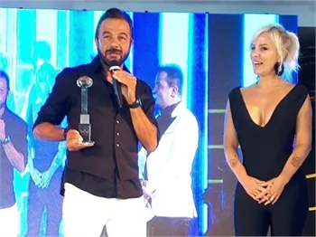 Kerem Alışık sezona ödülle başladı!