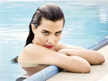 Tuba Büyüküstün, Paris’te ‘ev’lendi!