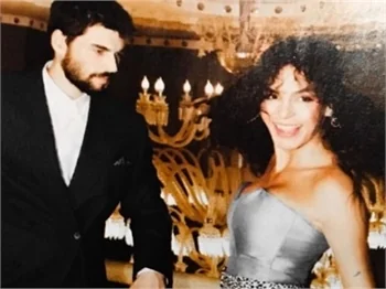 Hercai'nin yıldızları Ebru Şahin ve Akın Akınözü sosyal medyayı salladı!