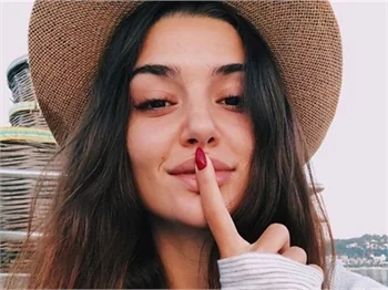 Hande Erçel'den makyajsız paylaşımlar...
