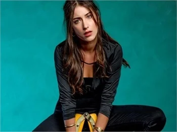 Hazal Kaya'nın bilinmeyenleri!
