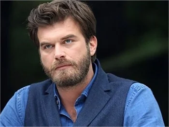 Kıvanç Tatlıtuğ'un avukatı canlı yayında neden özür diledi?