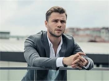 Tolga Sarıtaş'ın rol arkadaşları kimler olacak?