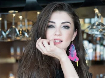Burcu Özberk'ten hayranlarına çağrı!
