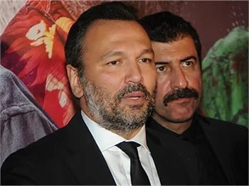 Ali Sunal, galada hüngür hüngür ağladı!