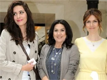 Bergüzar Korel'in kardeşi temizlik görevlisi oldu!