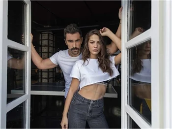 Demet Özdemir ve İbrahim Çelikkol'un dizisinden ilk fotoğraflar geldi!