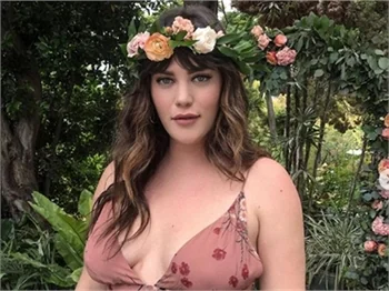 Victoria's Secret'ın ilk büyük beden modeli!