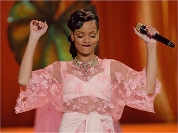 Rihanna: "Trump akıl hastası!"