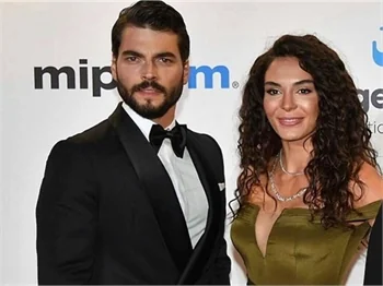 Hercai'nin yıldızları Ebru Şahin ile Akın Akınözü, Cannes'da!