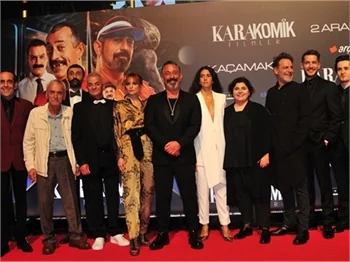 Karakomik Filmler'in galasına ünlü yağmuru!
