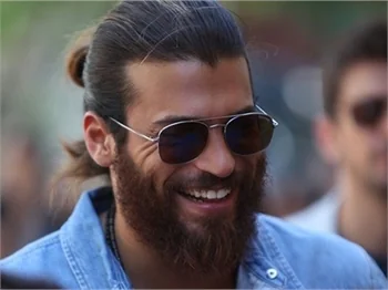 Can Yaman'a Cannes'da büyük ilgi!