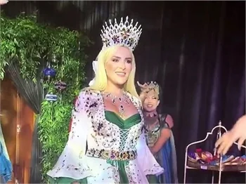 Selin Ciğerci kına gecesi yaptı!