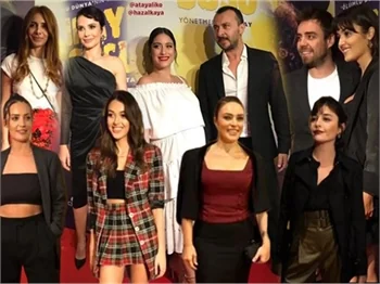 Cinayet Süsü'nün galasına ünlü akını!