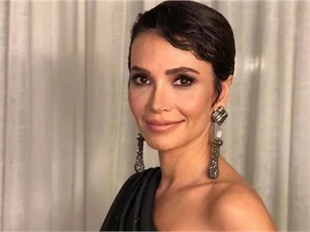 Songül Öden de kısa saç modasına uydu!