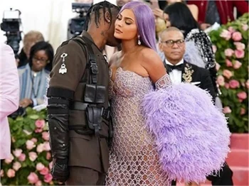 Kylie Jenner'dan cadılar bayramı sürprizi!
