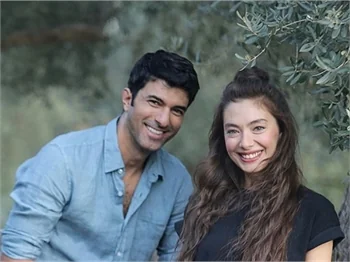 Engin Akyürek ile Neslihan Atagül yıllar öncesine döndü!