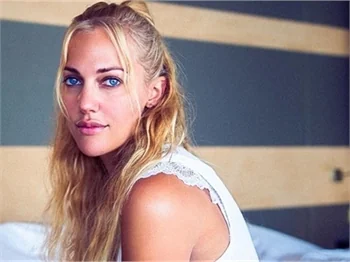 Meryem Uzerli'nin Cadılar Bayramı...  Kleopatra oldu...