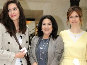 Şok sözler! Zeynep Korel annesini böyle suçladı!