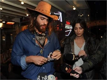Can Yaman'dan Hülya Avşar'a yanıt!