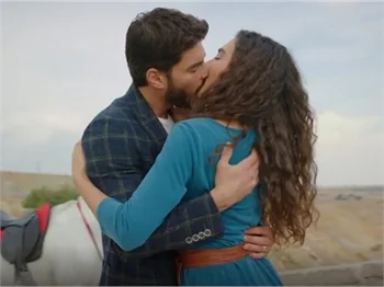 Hercai'de olay öpüşme! Reyyan ile Miran'ın tutkulu aşkı ekrana kilitledi!