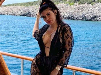 Ebru Polat'tan seksi dans!