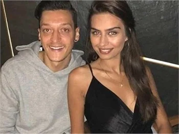 Amine Gülşe, Mesut için ders alıyor!