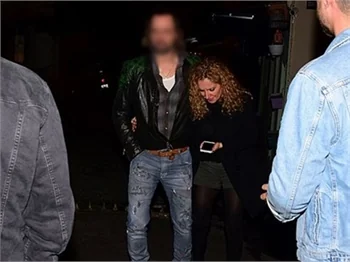 Hangi evli oyuncu, başka bir kadınla yakalandı?
