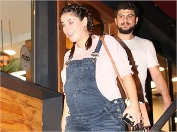Hazal Kaya'nın acelesi var!