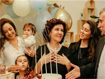 Azra Akın'ın oğlu Demir 1 yaşında!