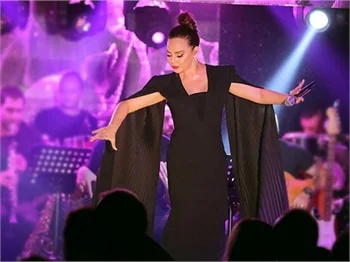 Ünlülerin Ebru Gündeş yarışı!