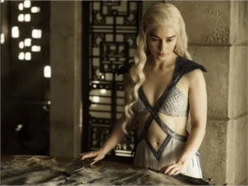 Emilia Clarke'dan itiraf: "Sevişme sahnelerinde..."