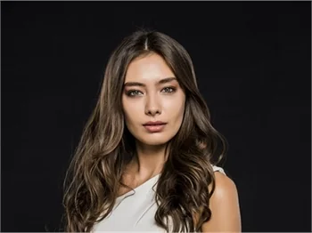 Neslihan Atagül'den yakışıklı oyuncuya destek!
