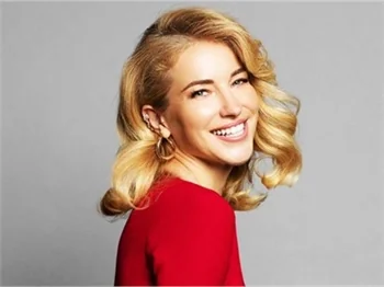 Burcu Esmersoy indirimleri kaçırmıyor!