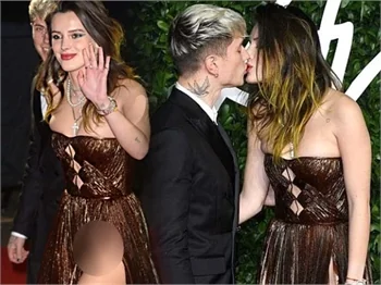 Bella Thorne iç çamaşırsız katıldı!
