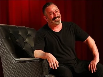 Cem Yılmaz'a açtığı dava reddedilince gözyaşlarına boğuldu!