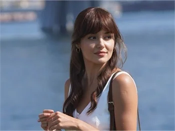 Hande Erçel'e büyük şok! Azize dizisinin...