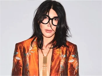 Hande Yener'den iç çamaşırsız poz!