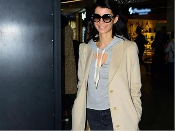 Beren  Saat'in yüzü gülüyor!