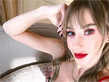 Şeyma Subaşı'dan seksi yılbaşı pozları!