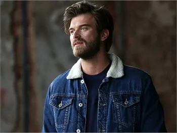 Kıvanç Tatlıtuğ'dan alkış toplayan hareket!