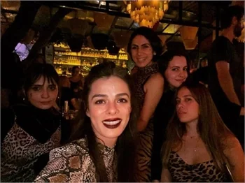 Özge Özpirinçci sevgilisi için parti verdi!