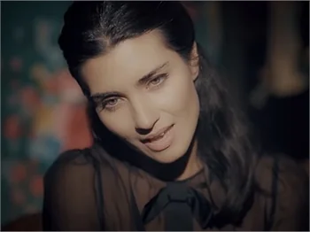 Tuba Büyüküstün klibini sevgilisine çektirdi!